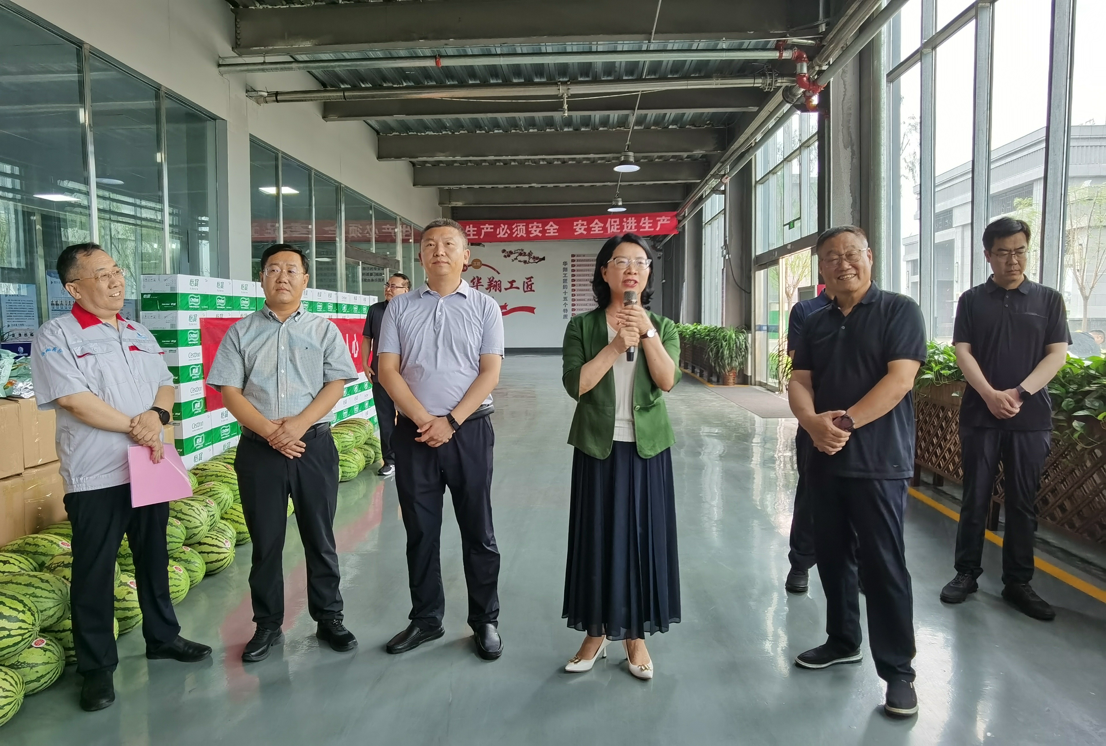 清涼慰問暖人心、凝心聚力鼓干勁